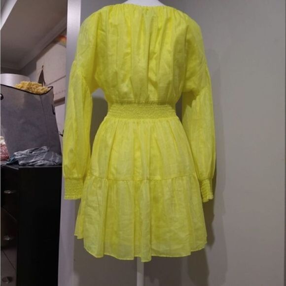 ALICE + Olivia Kiara Puff-Sleeve Minidress Size 4 NWT. Missing two buttons - Picture 6 of 7